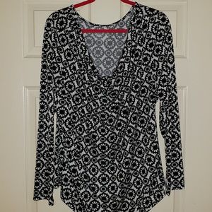 22/24 W Black & White Scoop Neck Long Sleeve Top